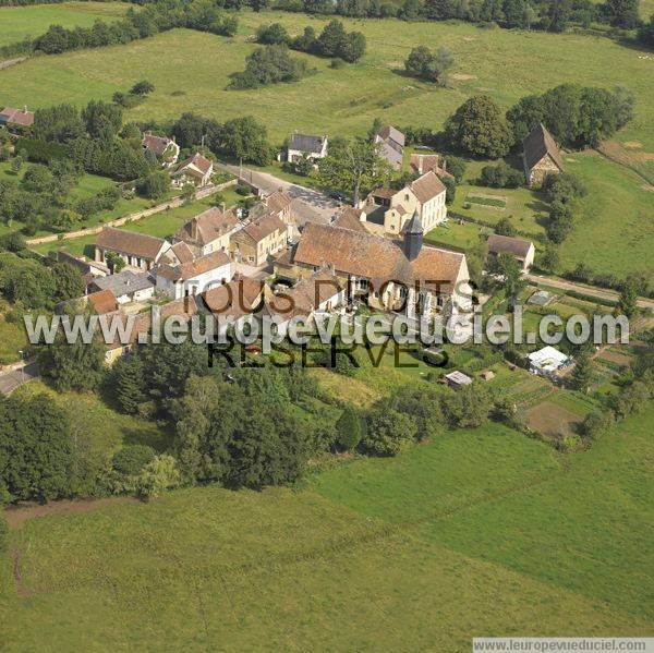 Photo aérienne de Moutiers-en-Puisaye