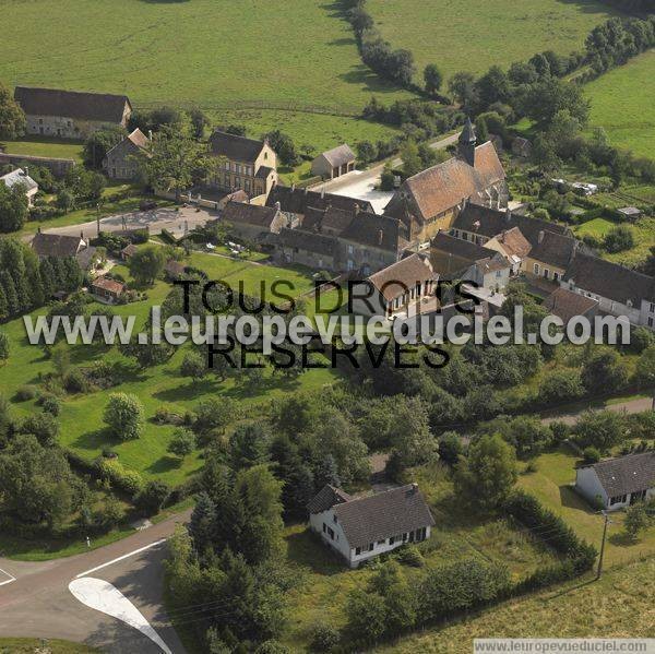 Photo aérienne de Moutiers-en-Puisaye