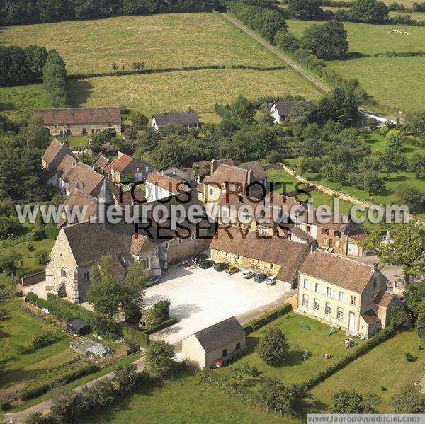 Photo aérienne de Moutiers-en-Puisaye