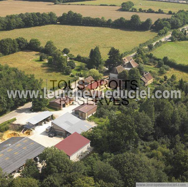 Photo aérienne de Moutiers-en-Puisaye