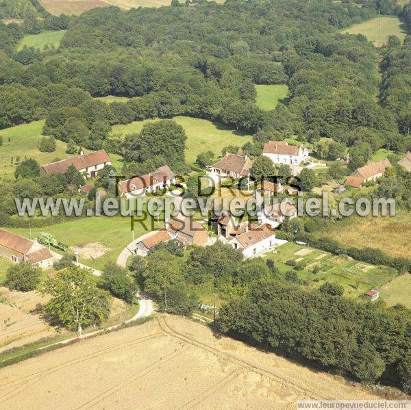 Photo aérienne de Moutiers-en-Puisaye