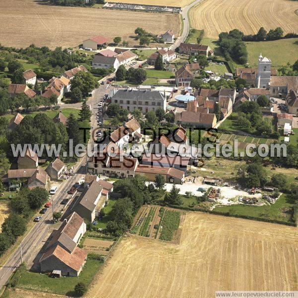 Photo aérienne de Sainpuits