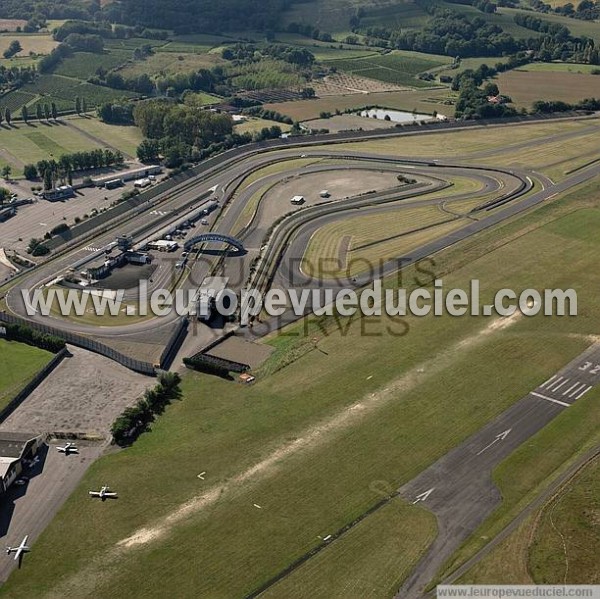 Photo aérienne de Nogaro