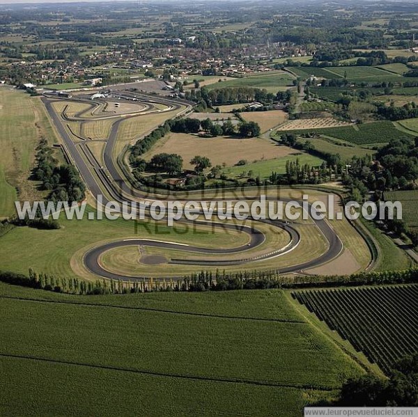 Photo aérienne de Nogaro