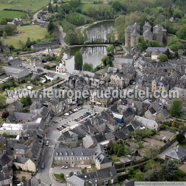 Photo aérienne de Lassay-les-Chteaux