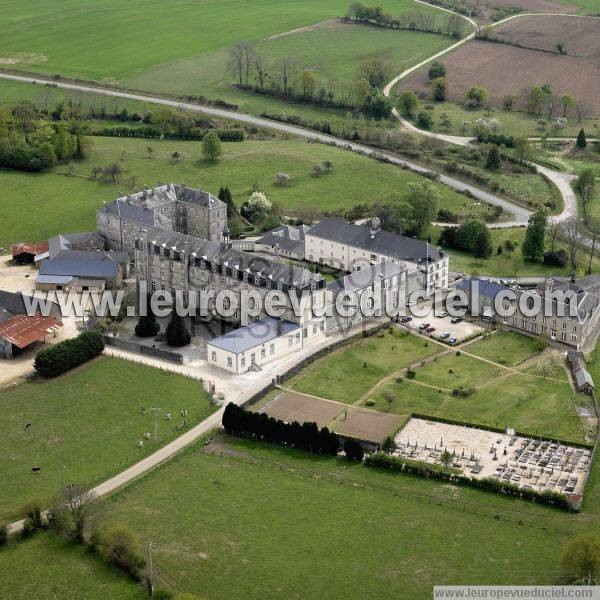 Photo aérienne de Lassay-les-Chteaux