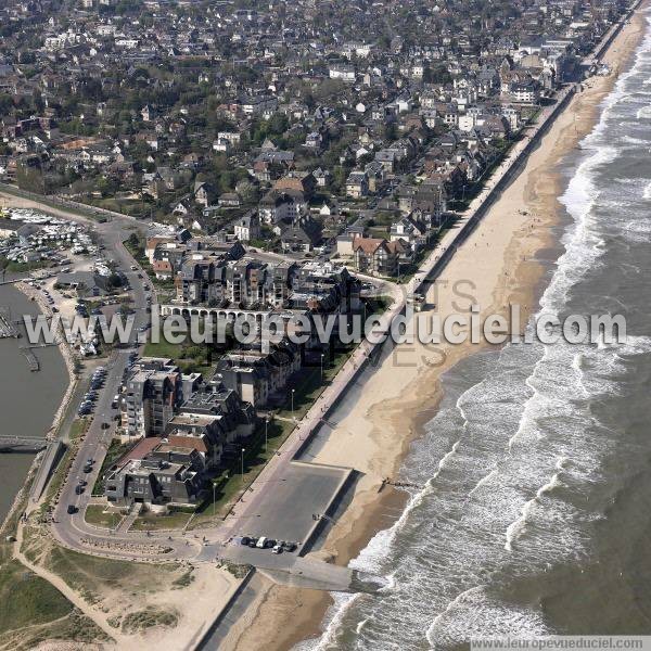 Photo aérienne de Cabourg