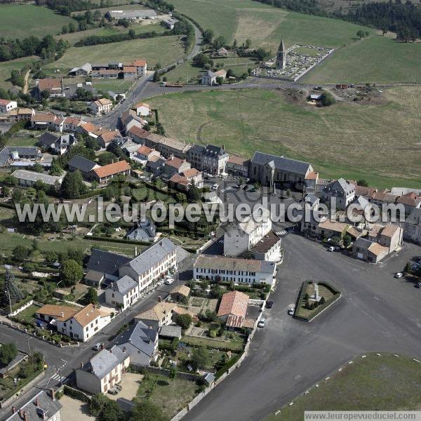 Photo aérienne de Ruynes-en-Margeride