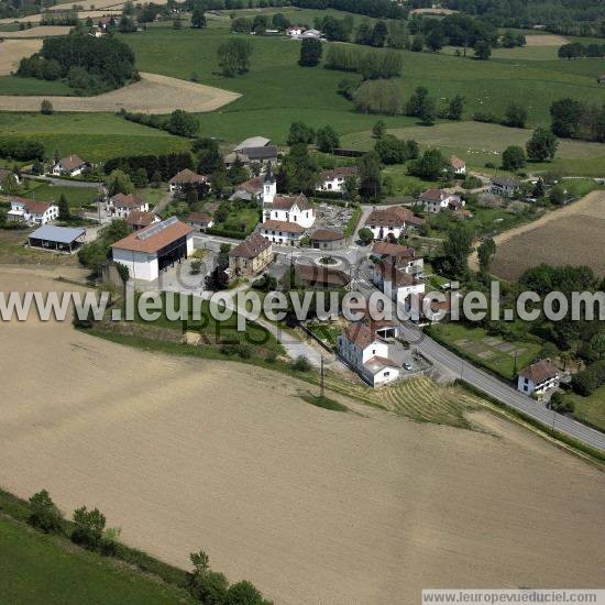 Photo a&eacute;rienne de Aroue-Ithorots-Olha&iuml;by