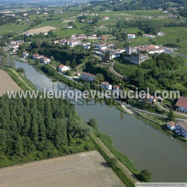 Photo aérienne de Guiche