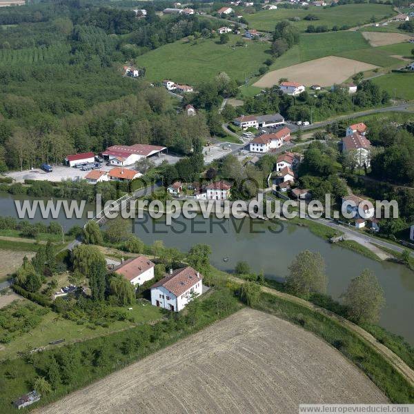 Photo aérienne de Guiche