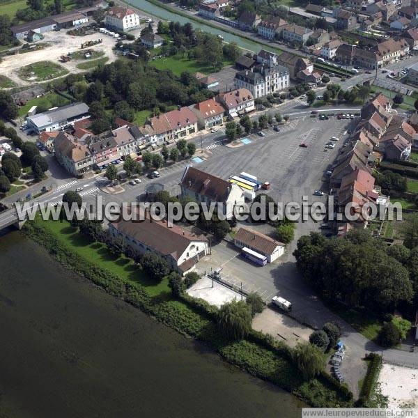 Photo aérienne de L'Isle-sur-le-Doubs