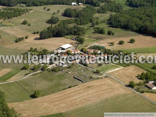 Photo aérienne de Valeuil