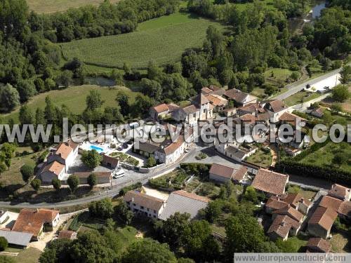 Photo aérienne de Valeuil