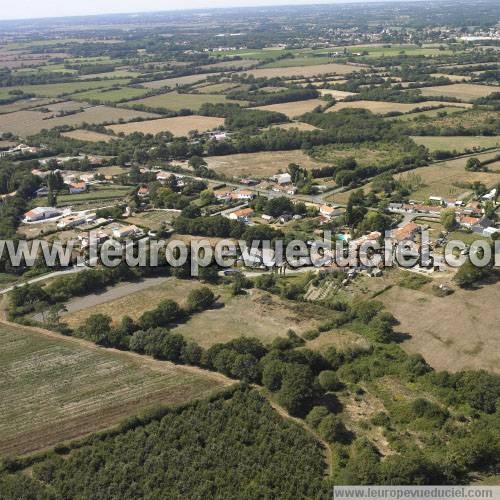 Photo aérienne de Saint-Hilaire-de-Chalons