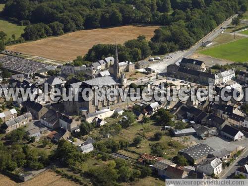 Photo aérienne de Bains-sur-Oust