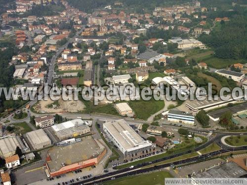 Photo aérienne de Albese con Cassano