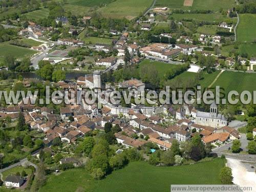 Photo aérienne de Bourdeilles