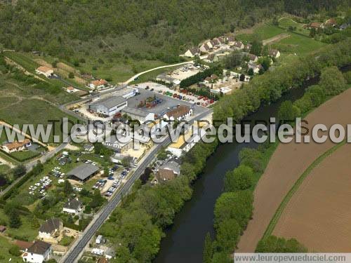 Photo aérienne de Condat-sur-Vzre