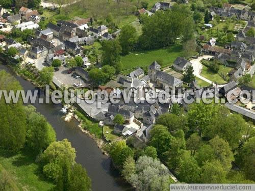 Photo aérienne de Condat-sur-Vzre