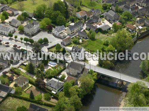 Photo aérienne de Condat-sur-Vzre