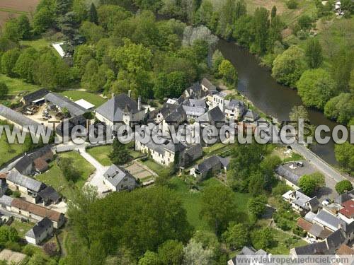 Photo aérienne de Condat-sur-Vzre