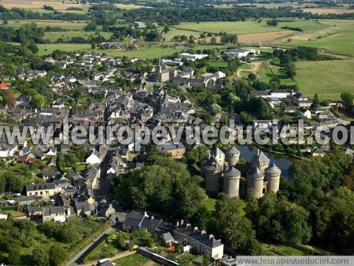 Photo aérienne de Lassay-les-Châteaux