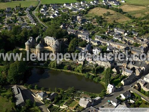 Photo aérienne de Lassay-les-Châteaux