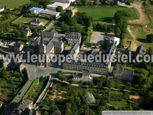 Photo aérienne de Lassay-les-Chteaux