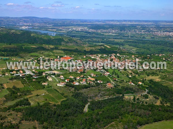 Photo aérienne de Charnas