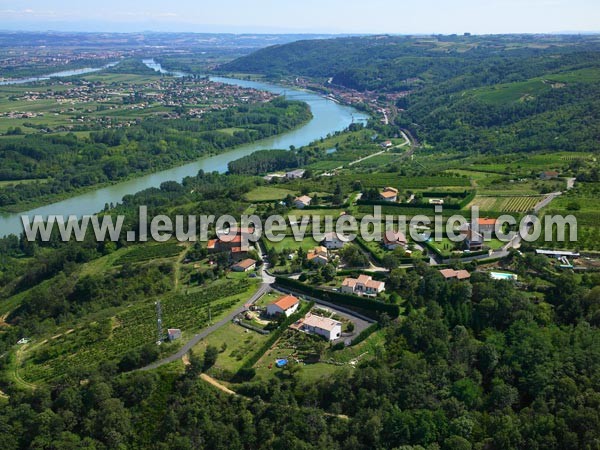 Photo aérienne de Charnas