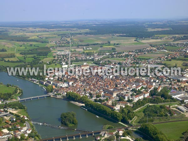 Photo aérienne de Auxonne