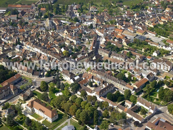 Photo aérienne de Nuits-Saint-Georges