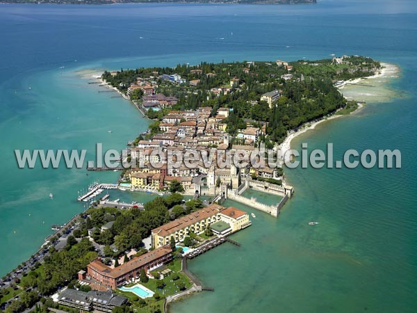 Photo aérienne de Sirmione