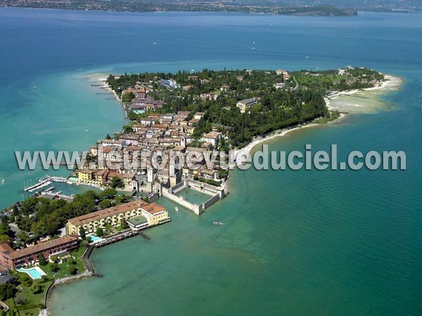 Photo aérienne de Sirmione