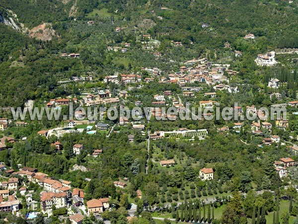 Photo aérienne de Gardone Riviera