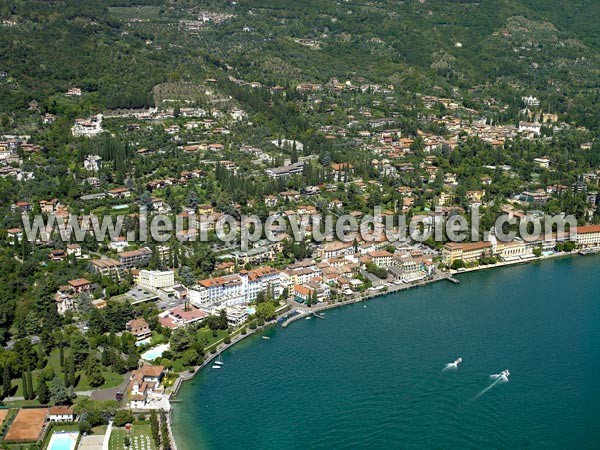 Photo aérienne de Gardone Riviera