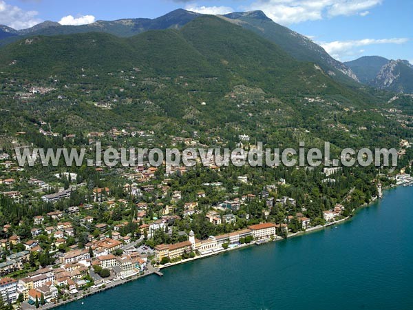 Photo aérienne de Gardone Riviera