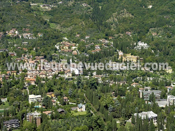 Photo aérienne de Gardone Riviera