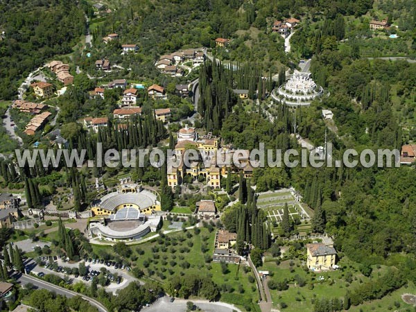 Photo aérienne de Gardone Riviera