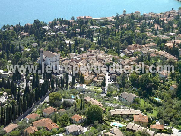 Photo aérienne de Gardone Riviera