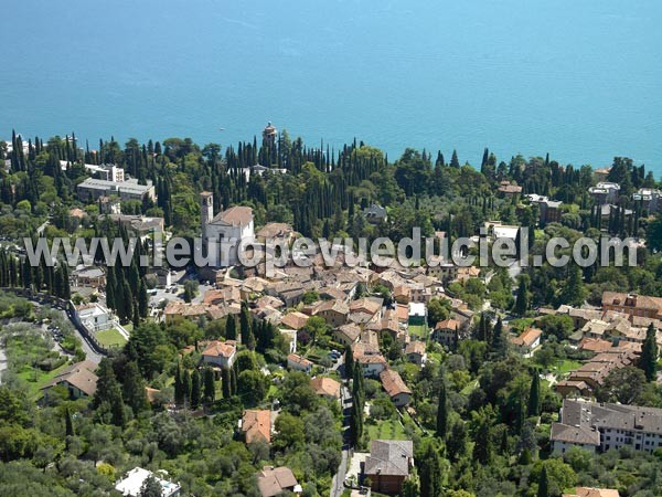 Photo aérienne de Gardone Riviera