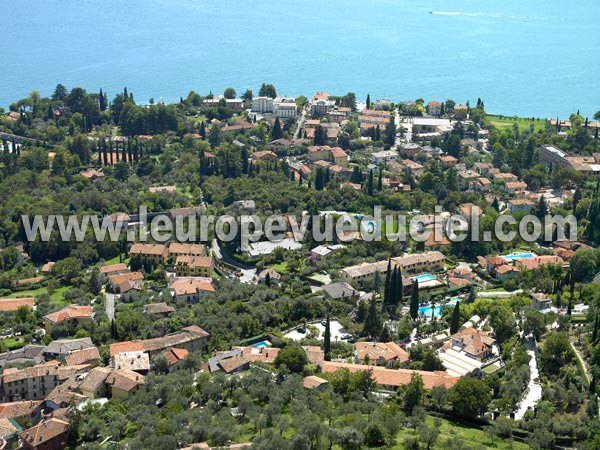 Photo aérienne de Gardone Riviera