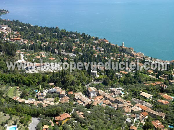 Photo aérienne de Gardone Riviera