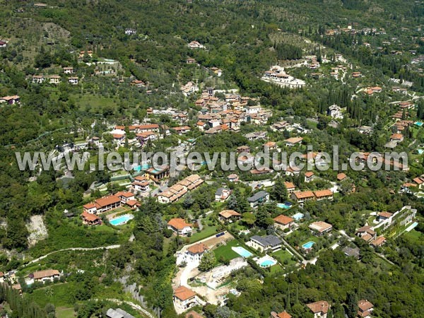 Photo aérienne de Gardone Riviera