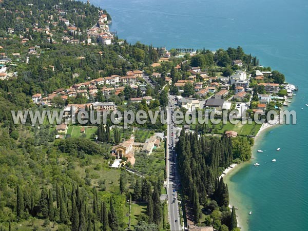 Photo aérienne de Gardone Riviera