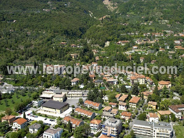 Photo aérienne de Gardone Riviera