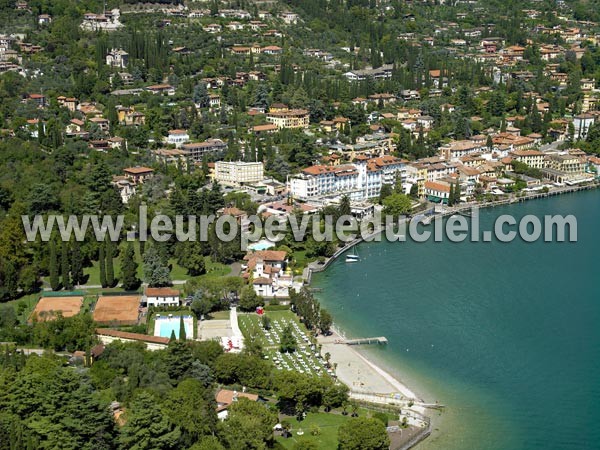 Photo aérienne de Gardone Riviera