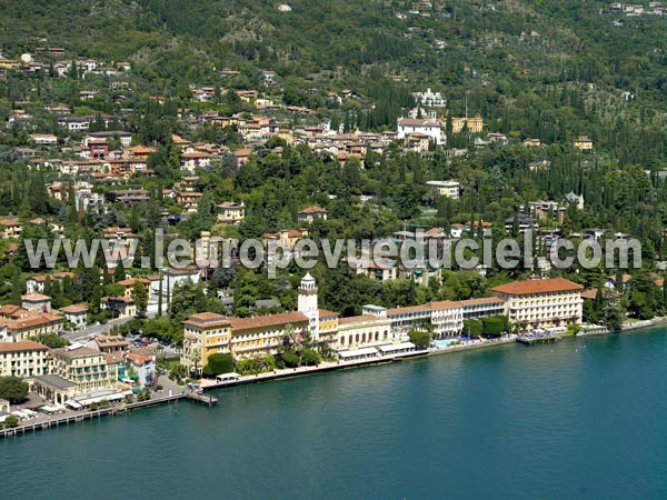 Photo aérienne de Gardone Riviera