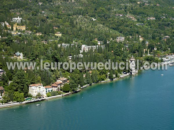 Photo aérienne de Gardone Riviera